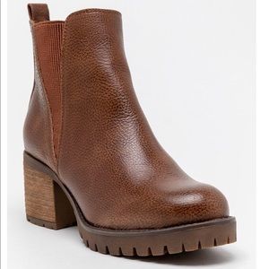 MIA JODY LUG SOLE CHELSEA BOOT